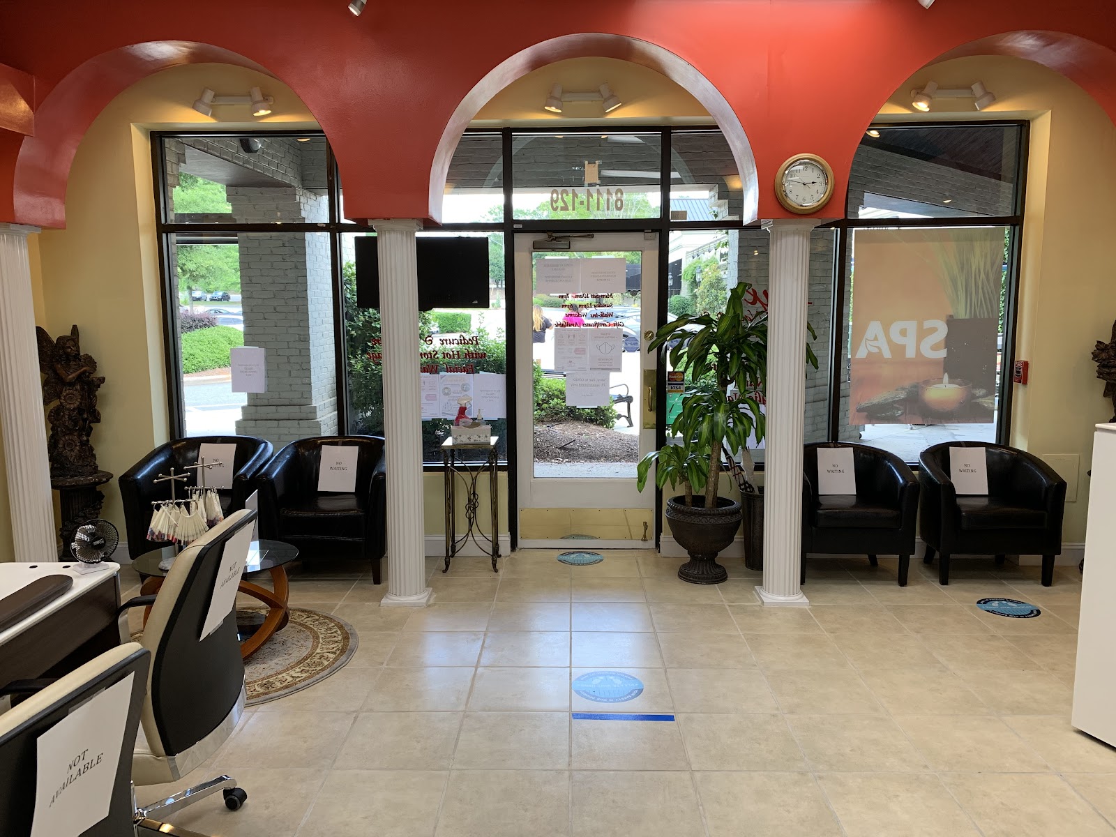 Lux Nails & Spa nail photo 4